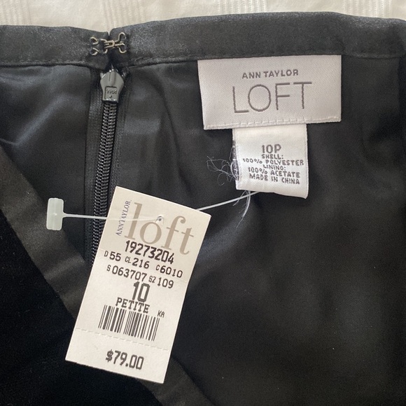 Ann Taylor LOFT, black velvet midi pencil skirt, size Ten - Picture 6 of 6